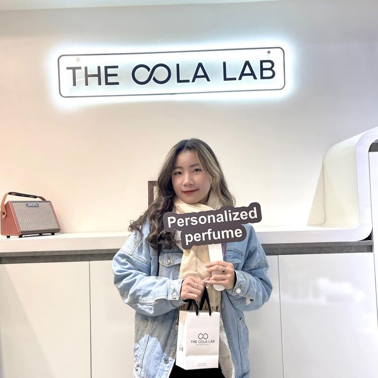 The OOLa Lab: Khám phá Nghệ thuật Pha Chế Nước Hoa